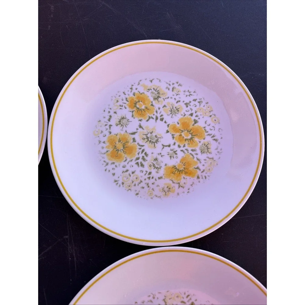 Corelle April Yellow flowers Dinner Plates 10 1/4